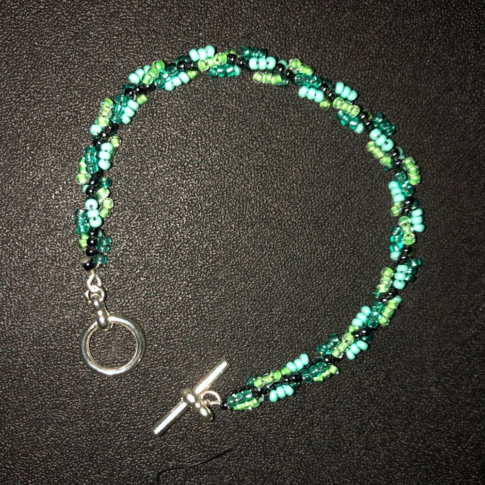 Multi-colored 11/0 7.5” spiral bracelet - 🤚 made
